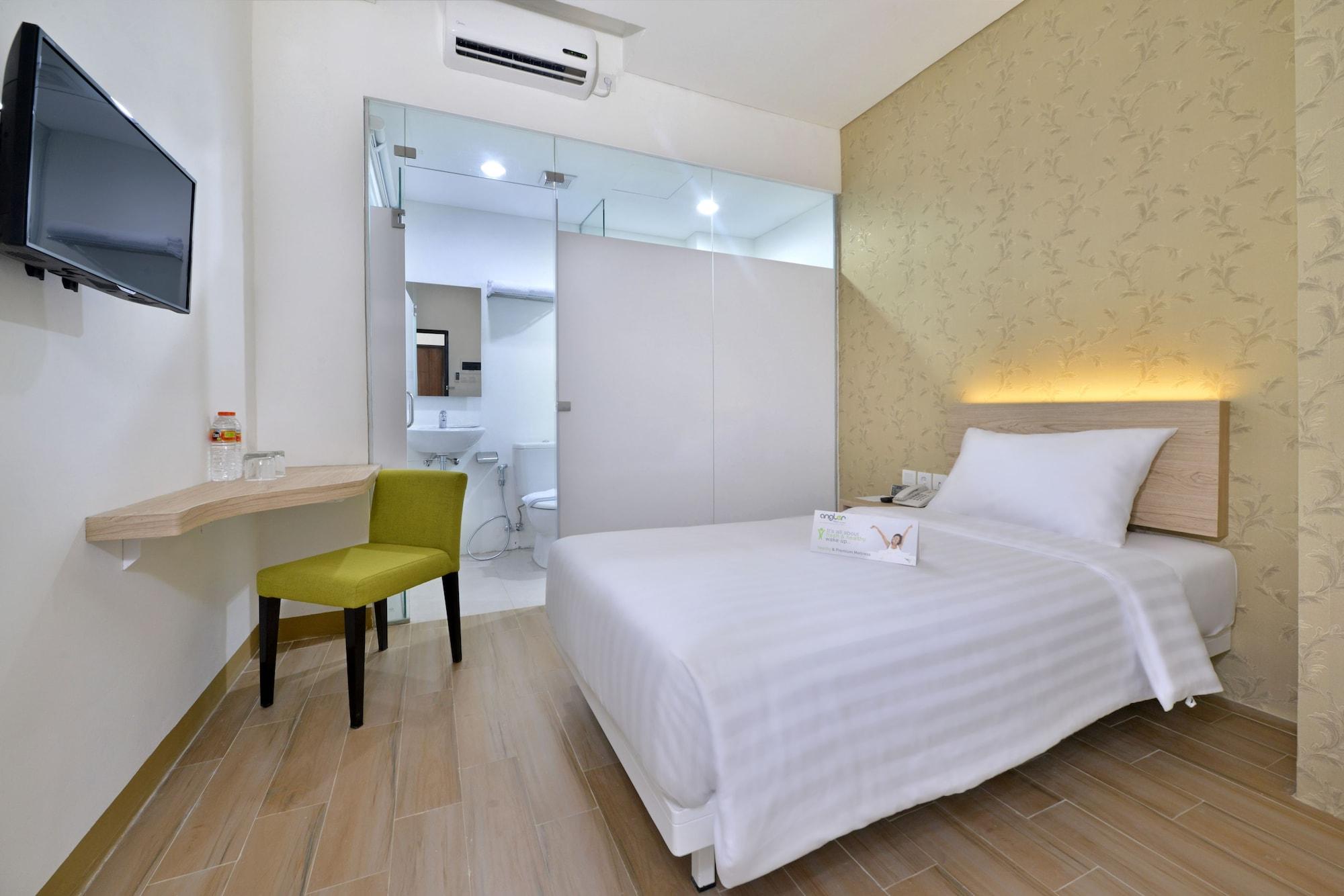 Whiz Hotel Falatehan Jakarta Exterior photo
