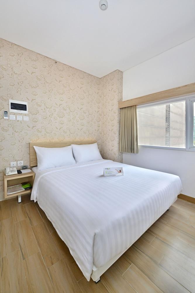 Whiz Hotel Falatehan Jakarta Exterior photo