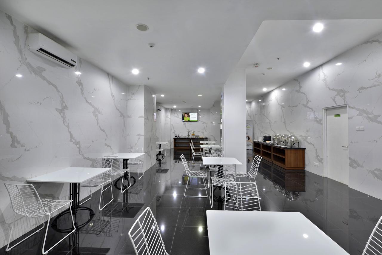 Whiz Hotel Falatehan Jakarta Exterior photo