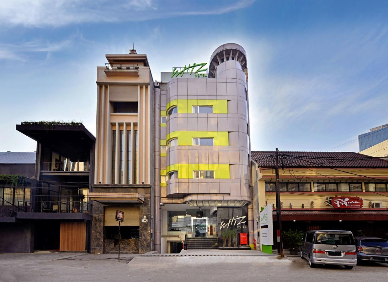 Whiz Hotel Falatehan Jakarta Exterior photo
